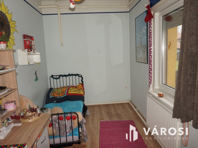 Modernizált tanya akár több generáció részére is eladó!