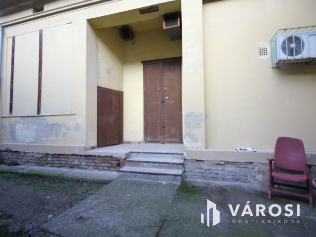 Andrássy úti üzlethelyiség vagy lakás ?