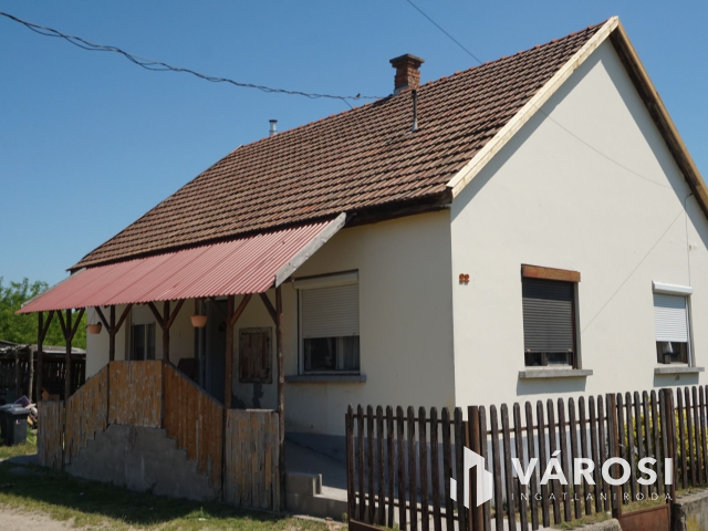 Tágas családi ház bomba áron!