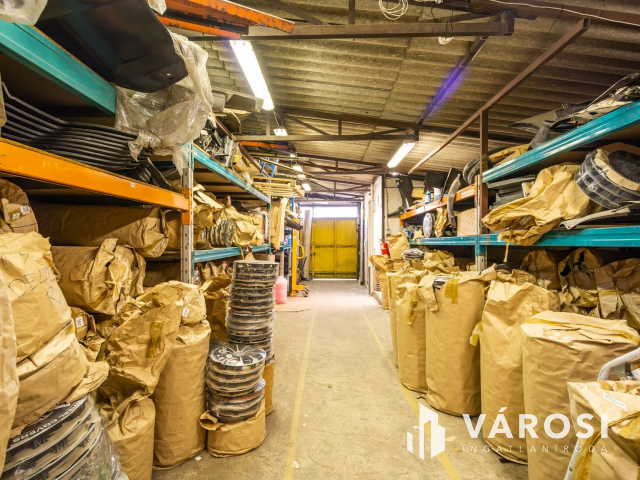 Telephely és raktár az M3 autópálya kivezetőjénél