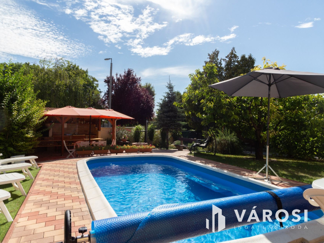 Eladó 6 lakásos családi ház Siófokon