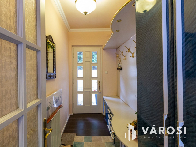 Mindszent központjától 5 perc sétára.