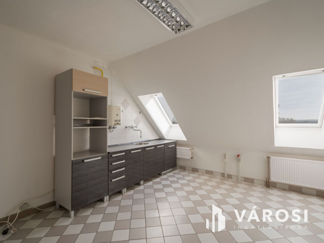 Budai hegyekre panorámás iroda