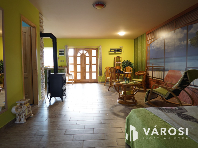 Balatonkeresztúron igényes nyaraló, 5 percre a strandtól!