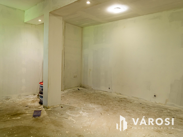 Felújított vályogház Kamut csendes kis utcájában