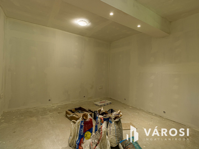 Felújított vályogház Kamut csendes kis utcájában