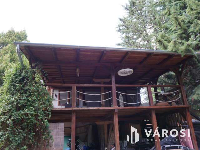 Normafa árnyékában hatalmas telekkel!