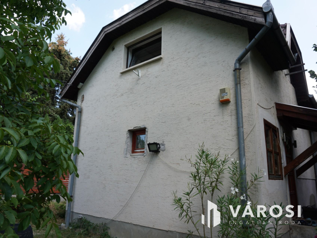 Normafa árnyékában hatalmas telekkel!