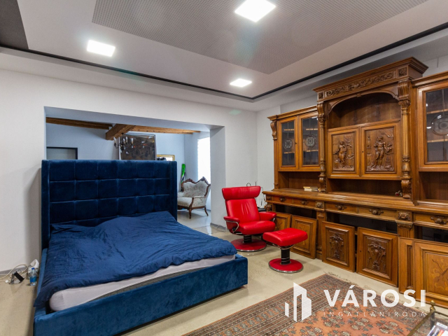 Családi ház és  telephely egyben.