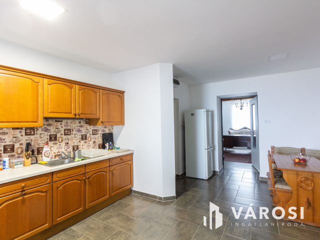 Családi ház és  telephely egyben.