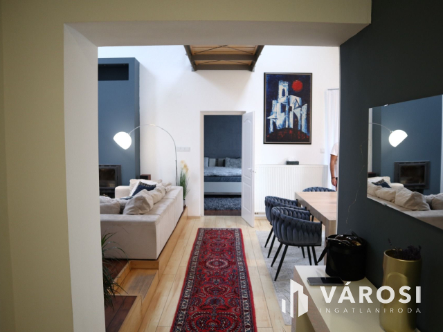 Medencés kényelem, kertvárosi környezetben!