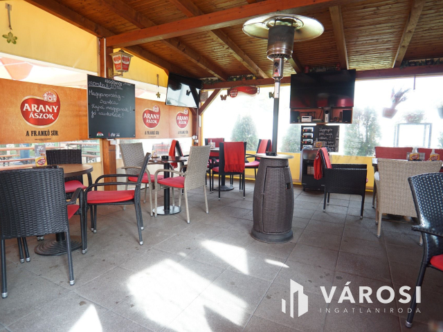 Bejáratott vendéglátóegység, felszereléssel együtt eladó!