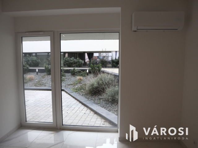 Új építésű belvárosi lakás nagy terasszal! 2.
