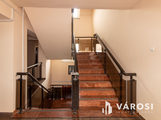 Komárom központi részén Hotel eladó