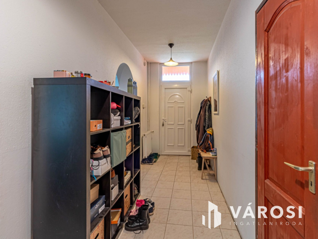 Tágas terekkel rendelkező Baktói családi ház