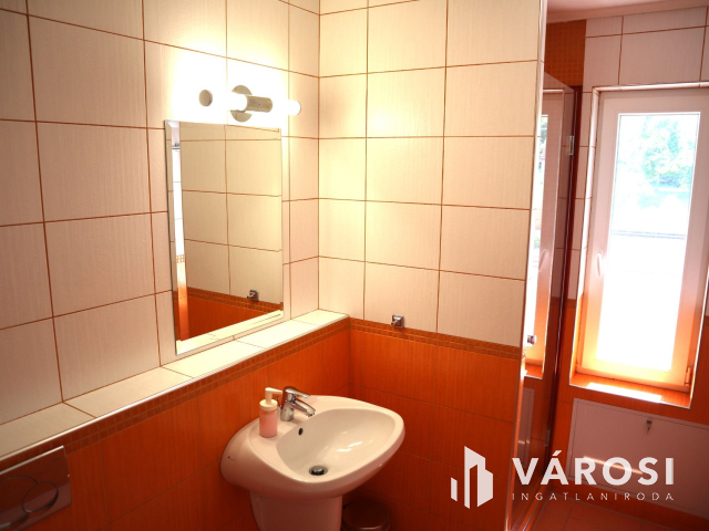 7 apartmanos üdülőház a Balaton partján