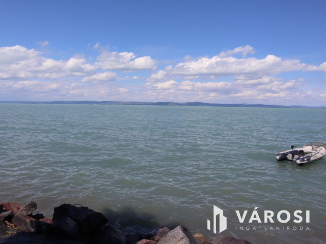 7 apartmanos üdülőház a Balaton partján