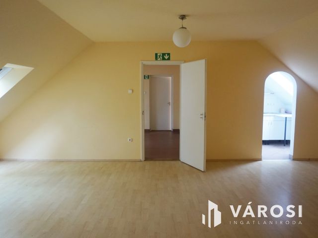 Fiatalos irodaház hosszú távra kiadó!