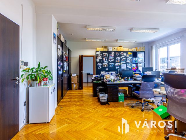 Kiadó 31 m2 alapterületű iroda modern irodaházban