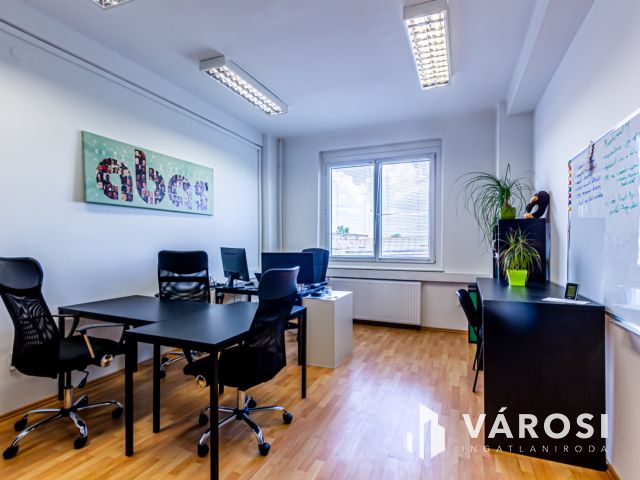 Kiadó 20 m2 alapterületű iroda modern irodaházban