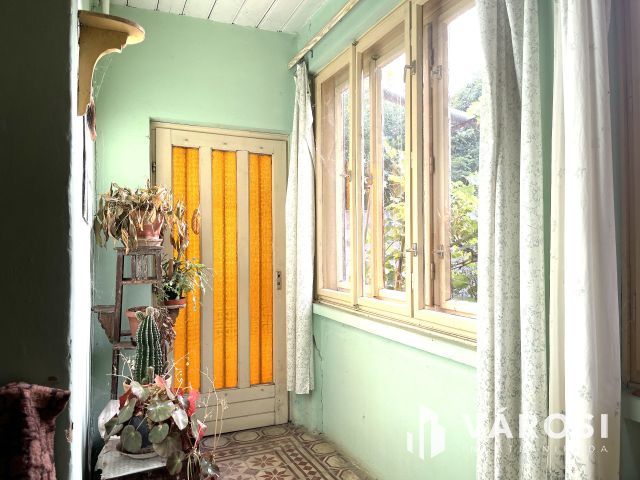 Eladó ház Szarvason üzlethelyiséggel