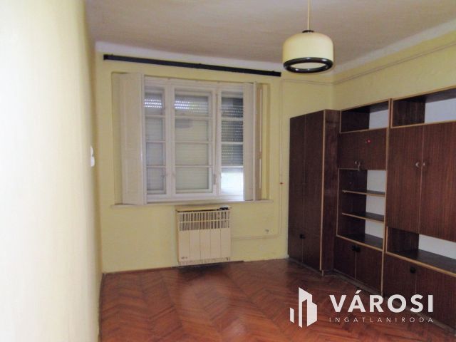 Szentesen Rákóczi utcán családi ház!