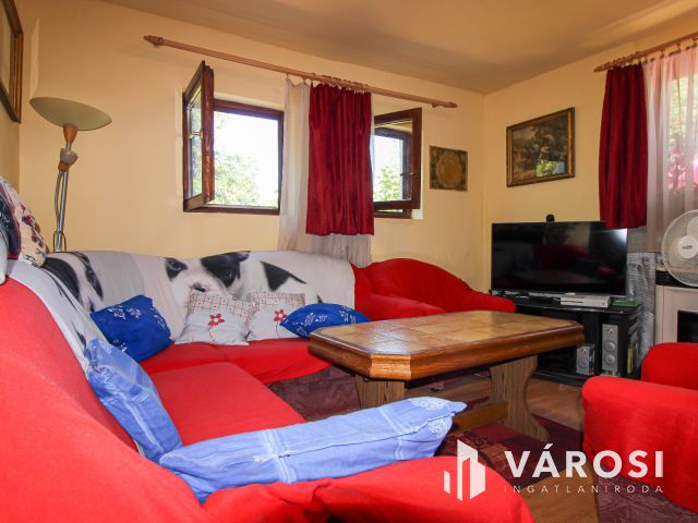 Két különálló ház egy telken