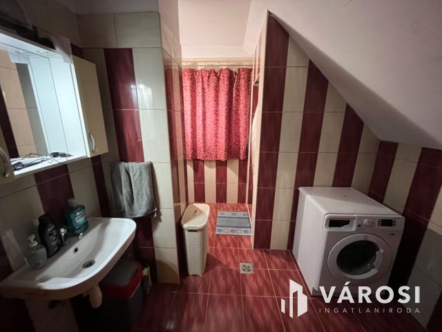 Debrecen Kertvárosias Részén 4 Szoba+Nappalis Nagyon Jó Ház