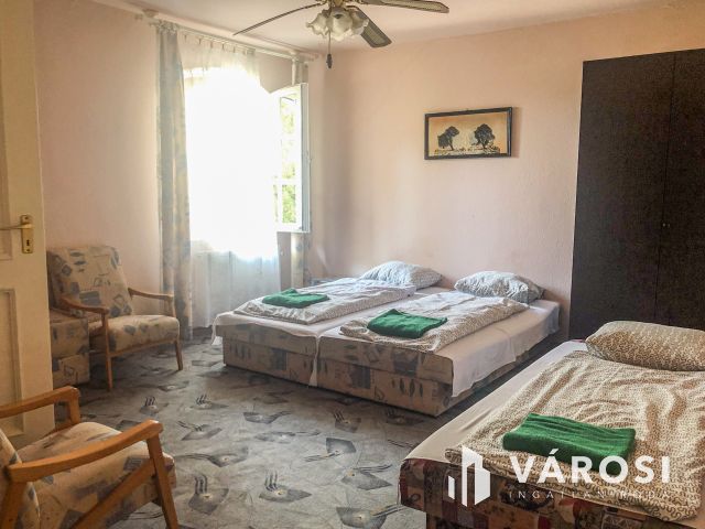 Eladó 2300 m2-es hotel a 16. kerületben