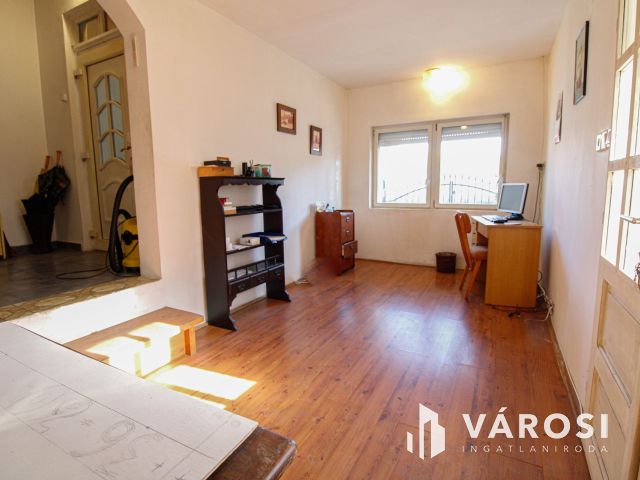 Sarkad központjában tágas családi ház+üzlethelyiség