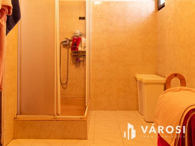 Kertkapcsolatos sorház Budakeszin