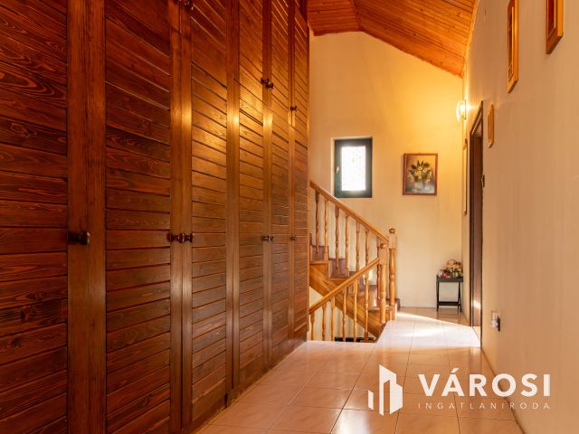 Kertkapcsolatos sorház Budakeszin