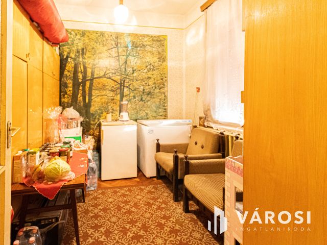 Sarkadon 2+fél szobás családi ház nagy telekkel