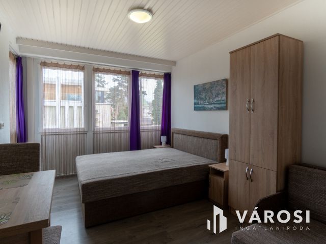 Panorámás nyaraló karnyújtásnyira az Aranyparttól