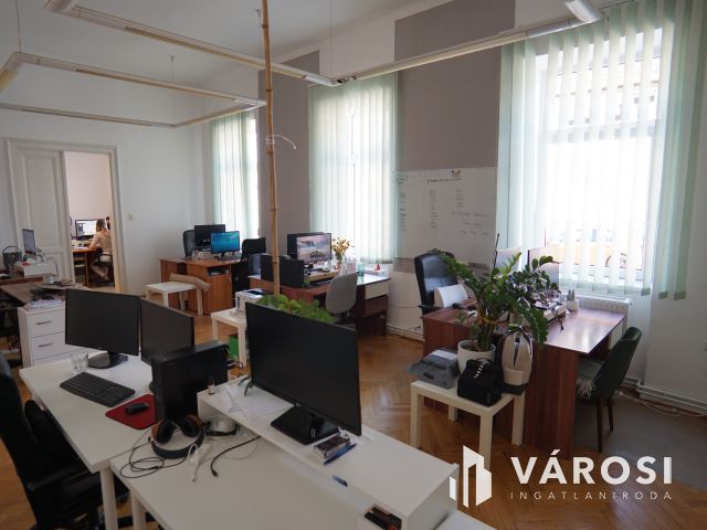 Kiadó lehetőségekben gazdag ingatlan a Belvárosban