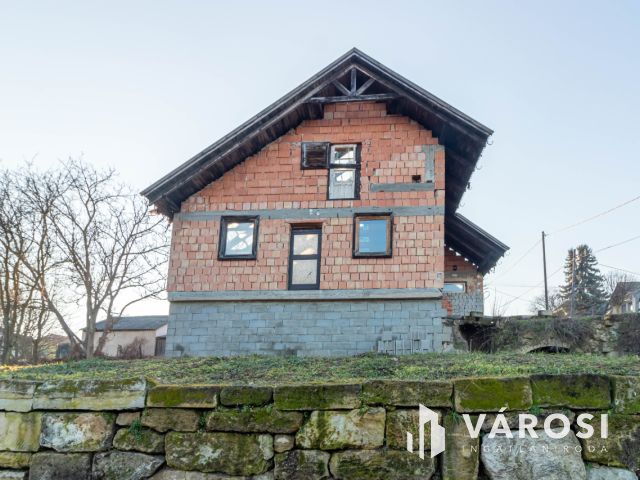 Szerkezetkész, építési engedélyel, tervel, eladó Gyermelyen