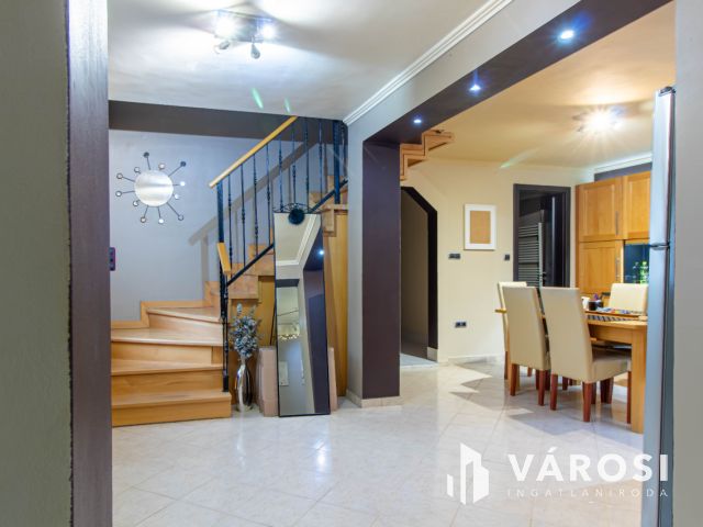 Családi ház és üzleti ingatlan egyben eladó Pátyon !