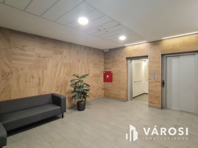 Elektromos autó részére teremgarázs hely, a 13. keületben