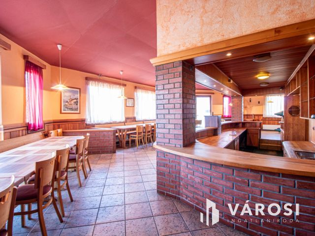 Vendgélátó egység kiváló lokációval
