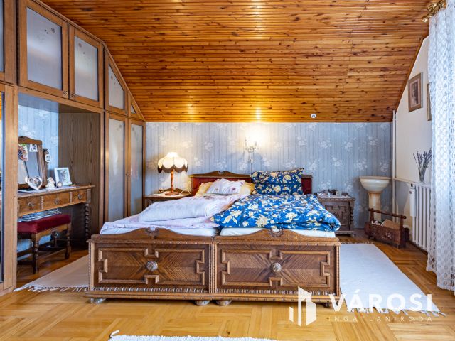 Pilisborosjenő és Budapest határán, panorámás családi ház