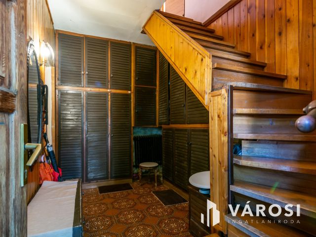 Eladó 4 szobás lakás, kertkapcsolattal