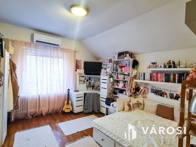 Eladó 4 szobás lakás, kertkapcsolattal