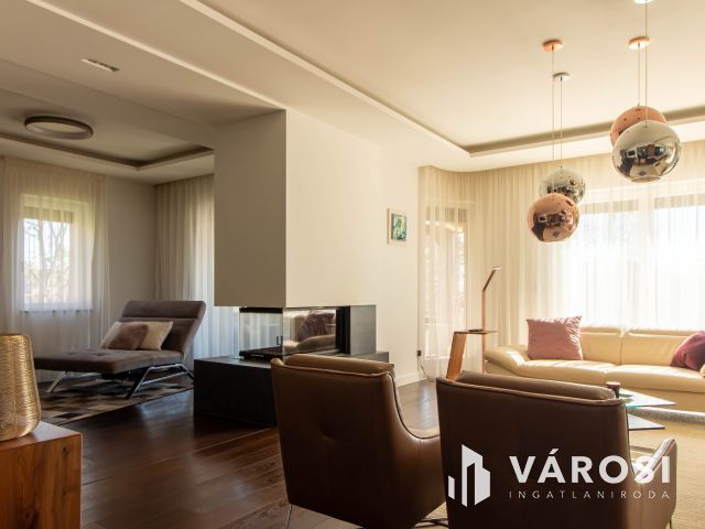 Mediterrán luxusvilla Érd Fenyves-Parkvárosban