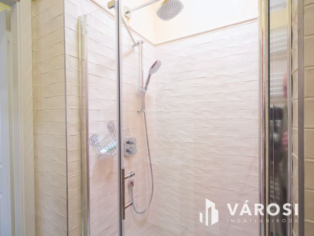 Belvárosi exluzív iroda kiadó