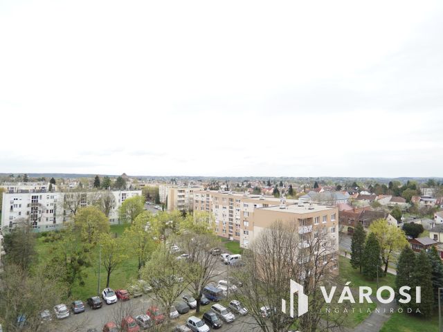 Belváros közeli, igényes lakás a hetediken!