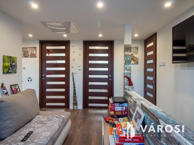 Fiatalos, teljesen felújított családi ház Tokodon