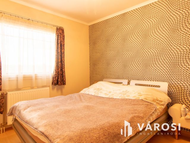 Felűjításmentes , kiváló állapotú ház Pócsmegyeren