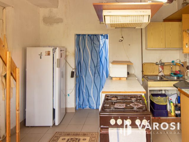 Nagykovácsiban felújitandó, vagy bontandó ház ! Döntse el Ön