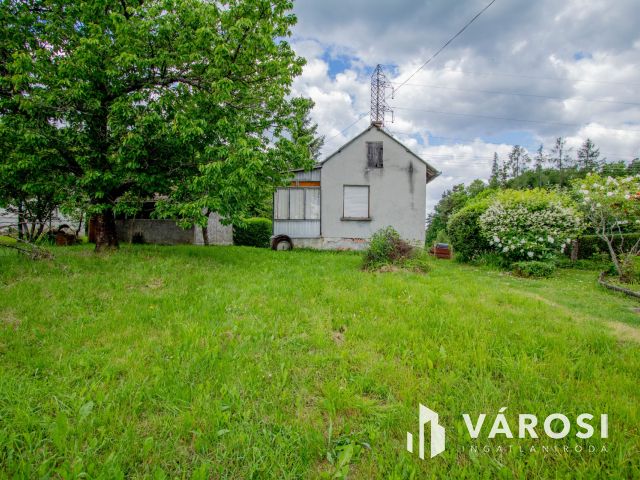 Lenti hegyen, szép panorámás területen eladó házikó