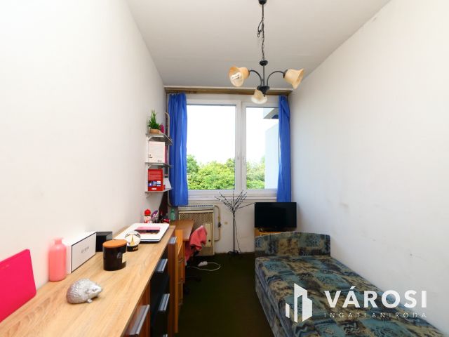 Tram-Train megállónál téglalakás